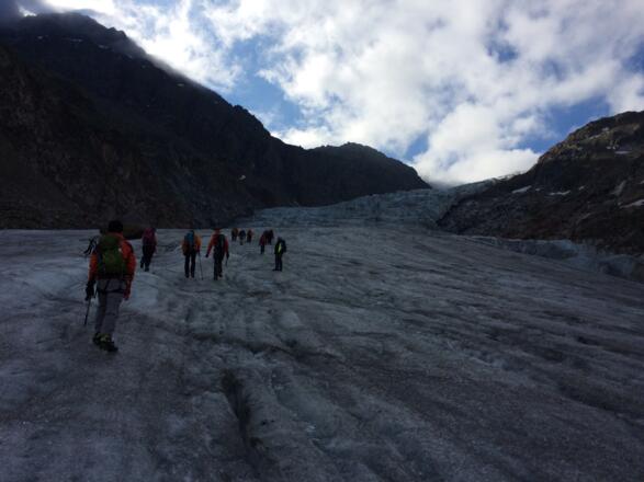 Über den Gletscher geht es aufwärts. 