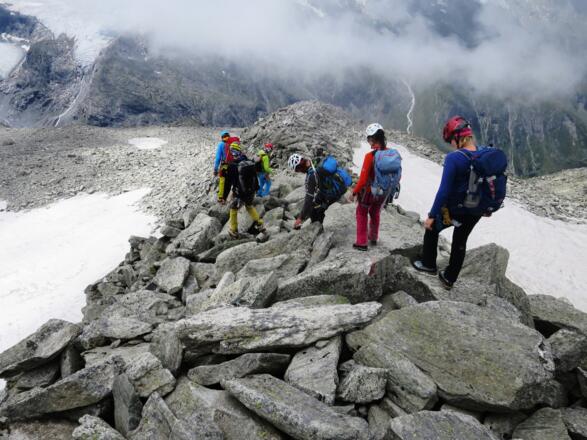 Große Blöcke machen den Grat ...
