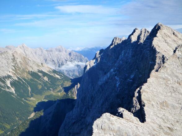 Blick von der Kaskarspitze ins Hinterautal