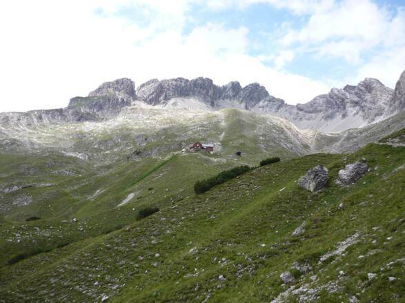 Hermann von Barth Hütte und rechts Plattenspitze