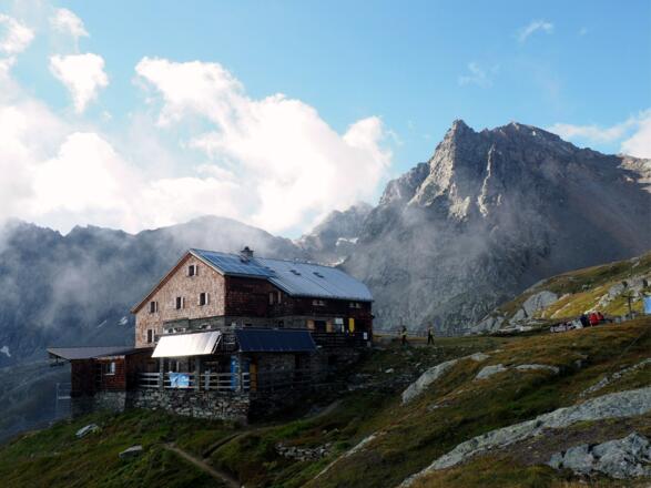 Bonn-Matreier-Hütte 2745m