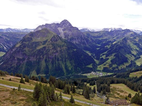 Über dem Talschluß des Kleinwalsertales