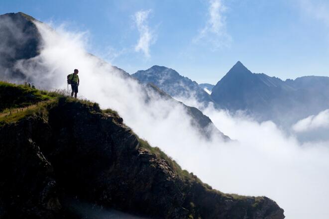 Nebeltreiben in der Scharte östlich des Scharnocks; rechts hinten: Kasereck
