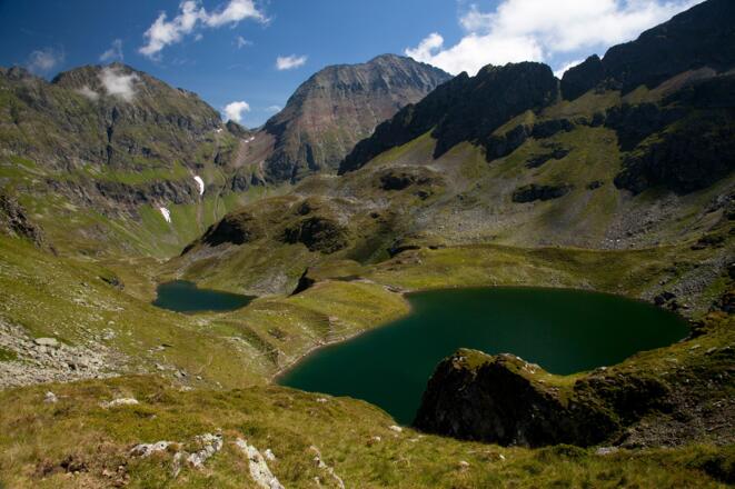Die beiden Landawirseen mit dem Hochgolling (hinten Mitte)