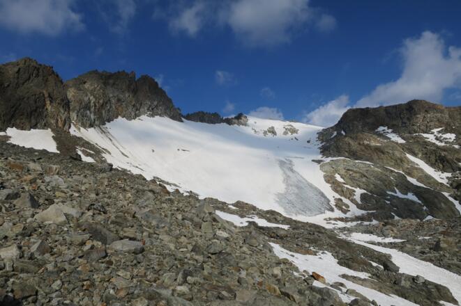 Blick Richtung Vorderen Wilden Turm ungefähr in Bildmitte, der Gipfel ist noch nicht in Sicht.