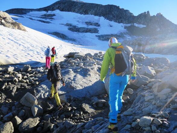 Der kleine Gletscher am Südwesthang des Keeskogels hat sich stark zurückgezogen und wird bei unserem Zustieg nicht mehr betreten.