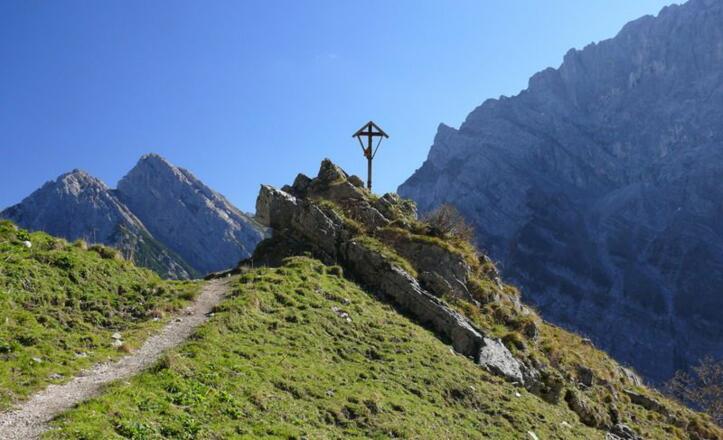 Wegkreuz bei Tortalabstieg