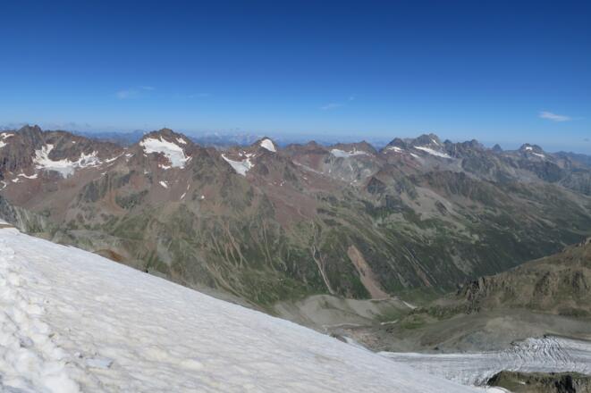in Bildmitte unten ganz klein das Taschachhaus, darüber links die Bliggspitze.