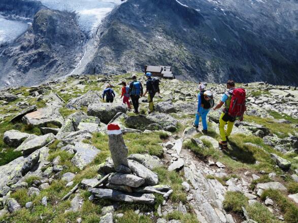 Kürsingerhütte. Sonnenterrasse. Apfelstrudel.