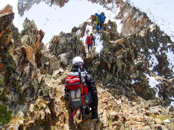 Kletterei vom Gipfel abwärts