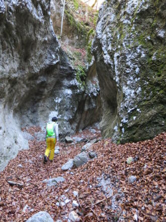 Am Eingang der &quot;Hundskirche&quot;, der ...