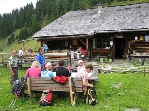 Verdiente Rast auf der Hühnerkaralm, 1700m