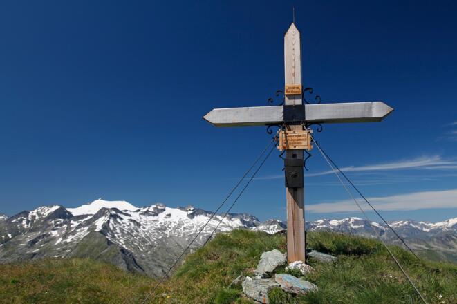 Am Nebelkareck-Gipfel; links hinten der Ankogel