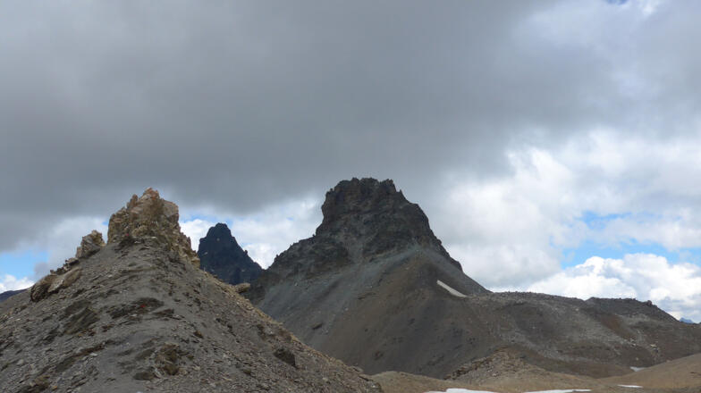 Links die Bischofsspitze, in der Bildmitte die Krone (3188 m)