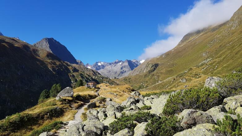 Nach der ersten Steilstufe - Alpeinalm und Franz-Senn Hütte