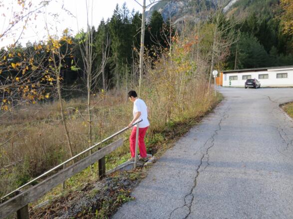 ... gleich dahinter eine Eisentreppe runter und man hat richtig &quot;eingefädelt&quot;.