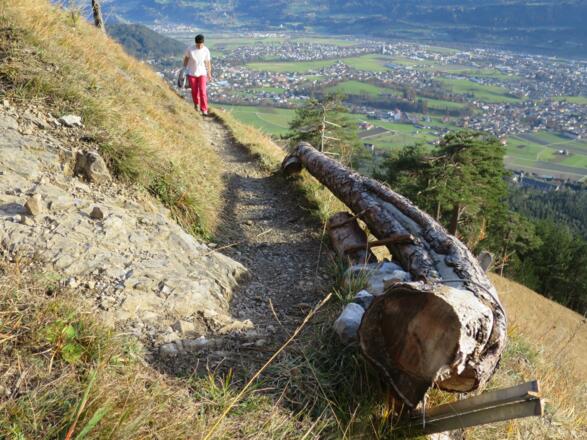 Auffallend ist, wie gut der Weg gewartet ist.