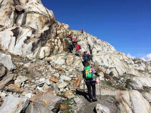 Felsiger Rücken beim Abstieg zum Gletscher