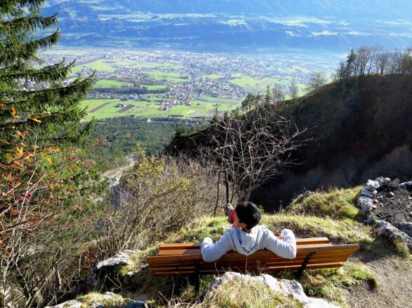 ... Bänke und Tische vor der Hütte und eine Quelle wenige Meter westlich. Die &quot;Buchtaler&quot; wissen, was Wanderer wünschen.