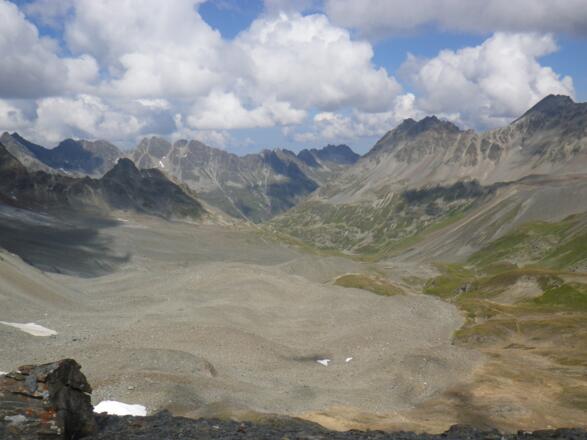 Blick zurück in die &quot;Mondlandschaft&quot; unterhalb des Futschölpasses
