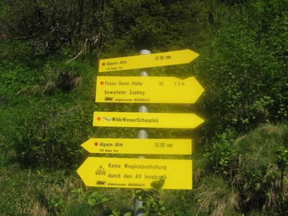 Kurz nach der Oberrissalm kann man zwischen den nicht bewarteten Winterweg und dem bewarteten Sommerweg wählen.