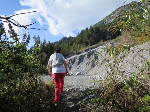 Beim Schotterauffangbecken am Fuß der Weißen Reise.