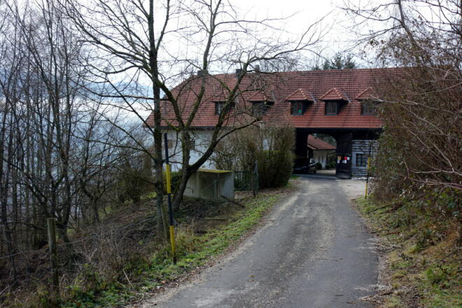 600m vor Hof rechts ab (Ziehweg)