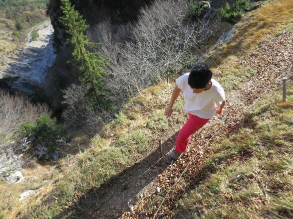 Stolpern verboten (!) und Kinder gut betreuen!
