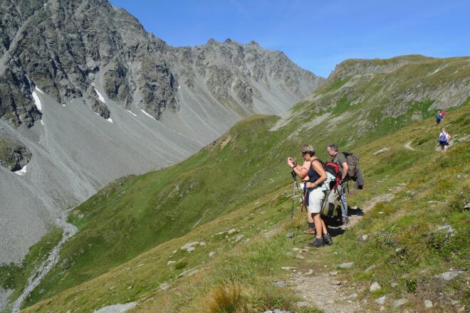 Im Aufstieg, ein Murmeltier wird beobachtet
