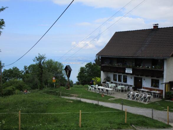Beim Gaststüble &quot;Halbstation&quot; bietet sich die Möglichkeit zur Rast und Stärkung 