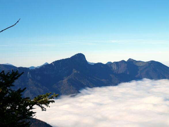 Gr. Spitzberg 1396m mit Blick zur Kremsmauer im Westen