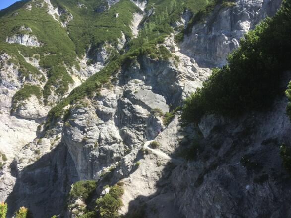 entlang Bergflanke Persailhorn