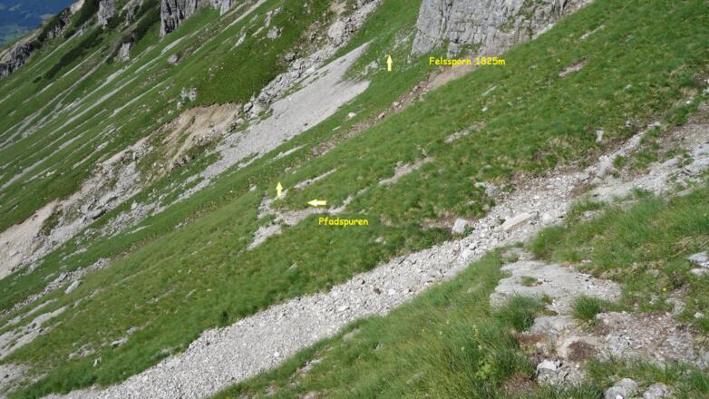 ~1895m Pfadspuren, rechts queren zum Kampl