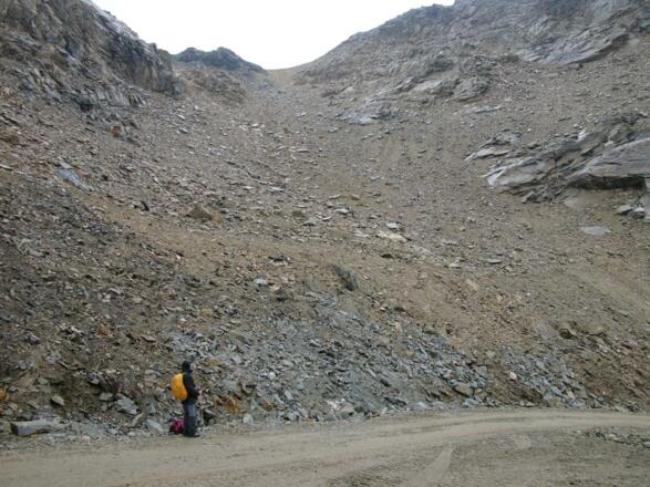 Etwas trostlos - Schotterhang hoch zur Scharte - Kärntner Seite