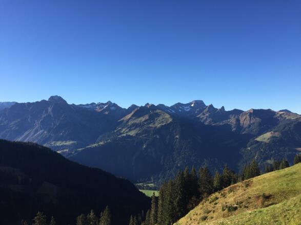 Blick in die Berge des Bregenzerwaldes vom Startpunkt der Tour