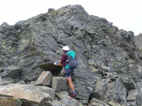 Grataufschwung zum Steigbuch unter dem Ostgipfel der Schleinitz