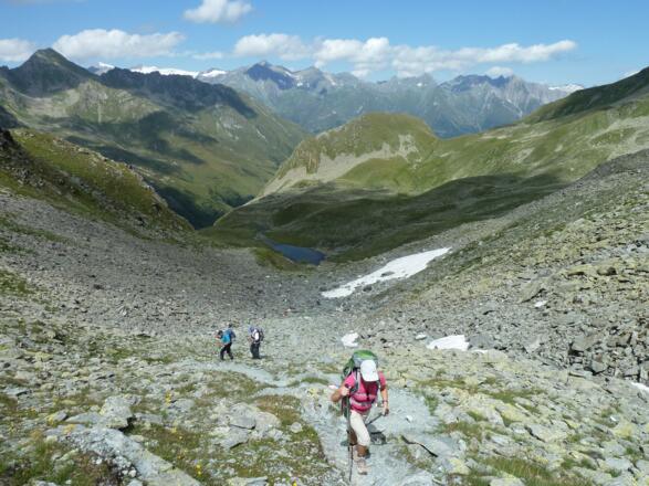 Kurz unterhalb des Virger Törls, im Talgrund die Gumpenlacke.