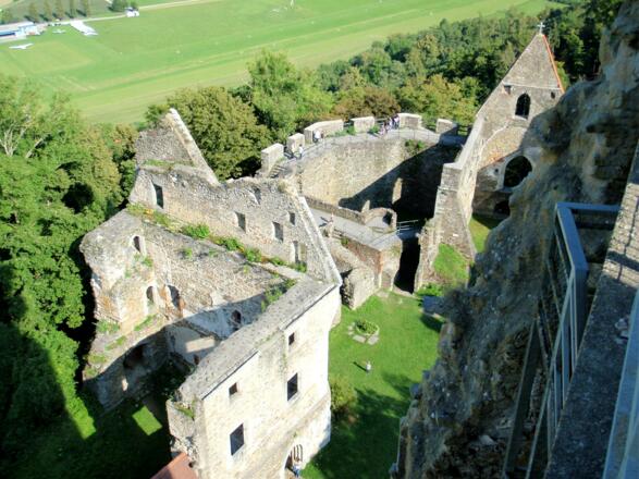 Tiefblick vom Bergfried