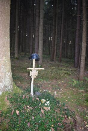 Kriegerdenkmal am Beginn der Runde