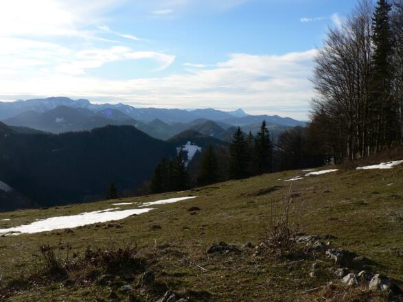 Der Ausblick übers Steyr- und Kremstal bis zum Traunstein