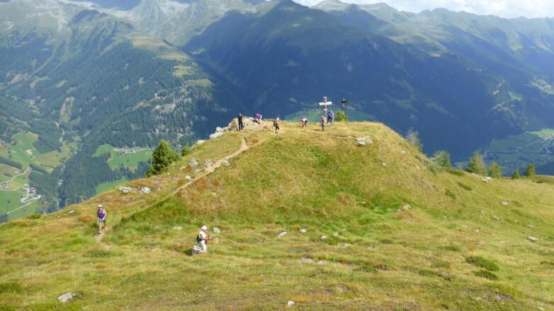 Am Wetterkreuz, im Vordergrund der Weiterweg zur Ragötzlalm