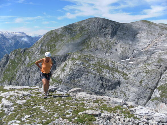 am flachen Gipfelgrat, dahinter das Raucheck