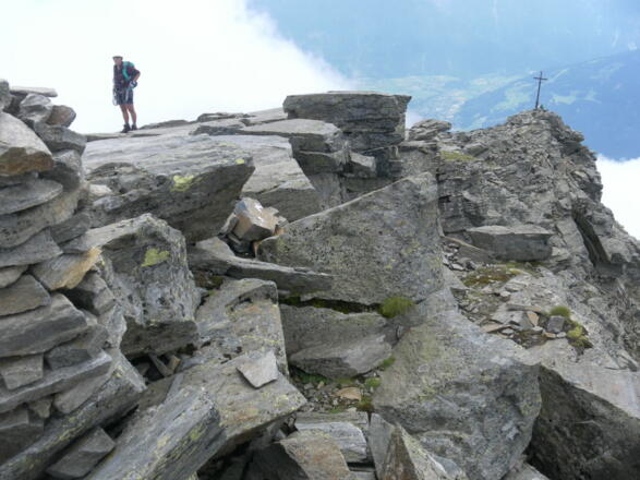 Schleinitz: höchster Punkt links und Kreuzgipfel rechts