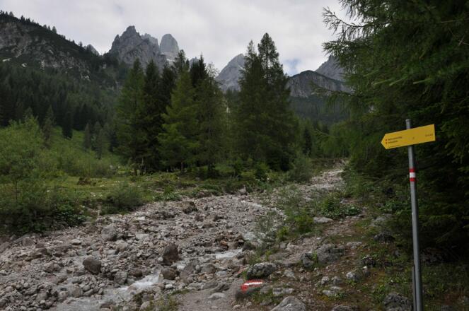 Durch diesen Bach müssen wir gleich nach dem Start durch.....