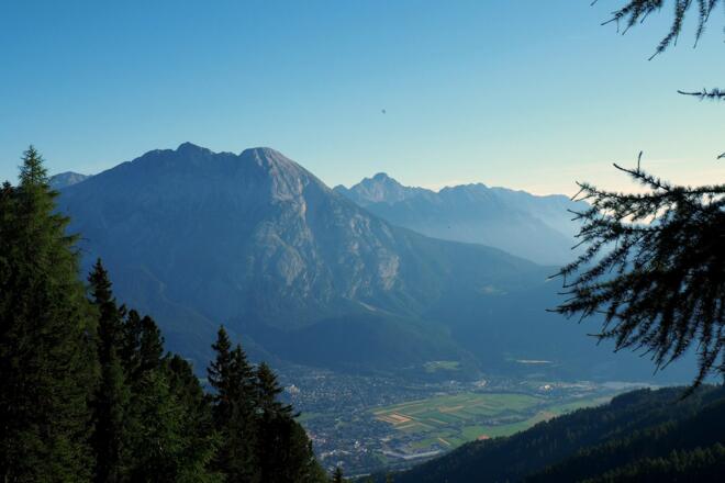 Hüttenanstieg: Blick zur Hohen Munde über&#039;s Inntal