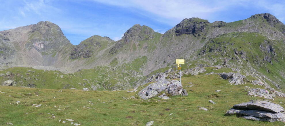gesamter Gratverlauf vom östl. Sattelkopf rechts bis zum Schleinitz links