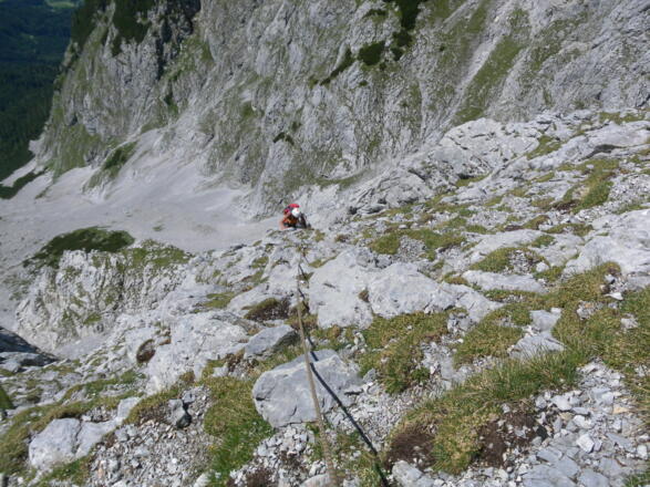 ein Ausweichen in die Schrofenhänge ist nicht unbedingt lohnend