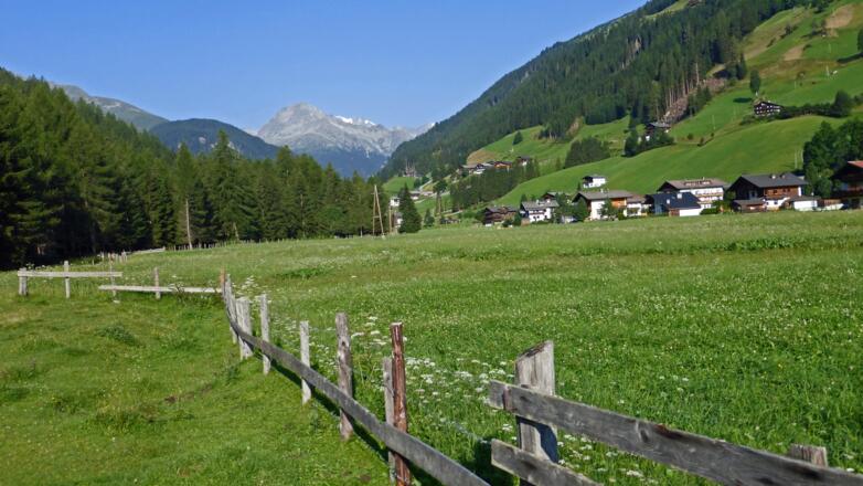 Start in St. Jakob; Blick in die Rieserferner mit dem Hochgall 