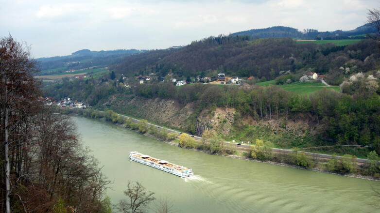 Blick donauaufwärts von ca. 335m