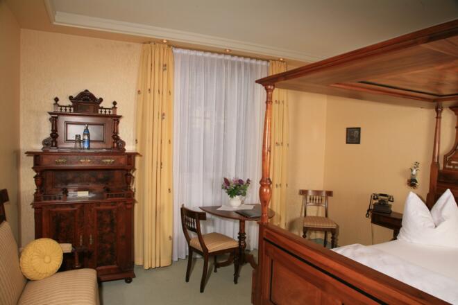 Biedermeier / Doppelzimmer / Glocke